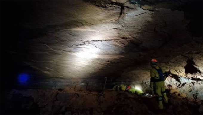   De um grupo de 26 pessoas que faziam treinamento pela empresa Real Life Treinamento, 14 conseguiram saíram ilesas e três ficaram feridas; chove na região de Altinópolis, neste final de semana, o que dificulta os trabalhos de resgate