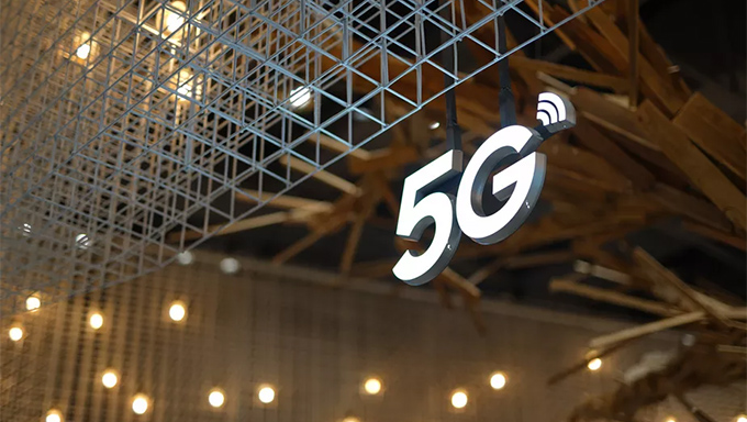   Operadoras Vivo, Claro e TIM arrematam faixa de 3,5 GHz, considerada a principal do leilão 5G. A faixa de 3,5 GHZ é exclusiva para o 5G, com capacidade de transmissão de altíssima velocidade. É a faixa de frequência mais usada no mundo para o 5G, com foco no varejo (consumidores finais) e na indústria. O espectro é considerado ideal para atender áreas urbanas.