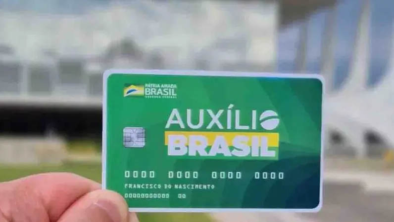   O Projeto de Lei do executivo foi aprovado nesta quarta-feira (10), pela Comissão Mista de Orçamento. Os recursos serão remanejados das despesas primárias do programa anterior. O programa Auxílio Brasil irá substituir o Bolsa Família. Na mesma reunião, foi aprovado o PLN 23/21, que adapta o Plano Plurianual (PPA) em vigor (Lei 13.971/19) ao Auxílio Brasil. O texto prevê gastos de R$ 76,4 bilhões, entre 2021 e 2023, com o novo programa assistencial. Os dois projetos devem ser votados nesta quinta-feira pelo Plenário do Congresso.