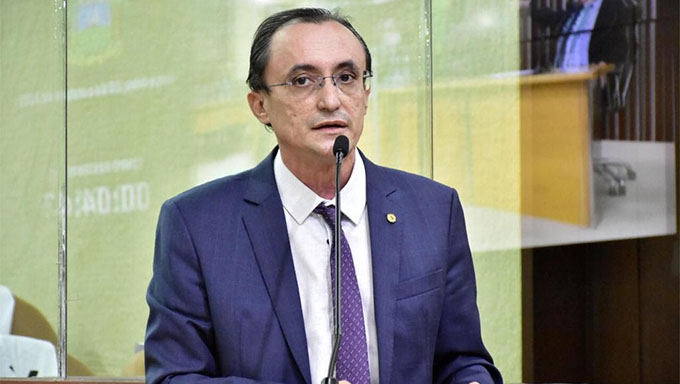   “O trecho ora citado encontra-se em péssimo estado de conservação, e com o passar do tempo a tendência é se agravar ainda mais. Destacamos que alguns pontos estão quase intrafegáveis, prejudicando assim o deslocamento e a segurança dos condutores e passageiros que trafegam na RN, justificou  o deputado Souza