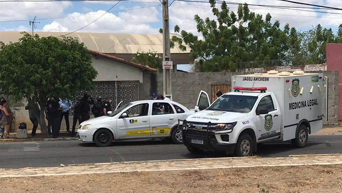   As vítimas haviam saído da DEFUR, que fica no Abolição IV, e estava se deslocando pela Av. Abel Coelho num veículo taxi (aplicativo), quando foram cercados no sinal de trânsito entre os Abolição IV e III e executados com tiros de doze. Cena parecida aconteceu no mesmo local em agosto de 2019