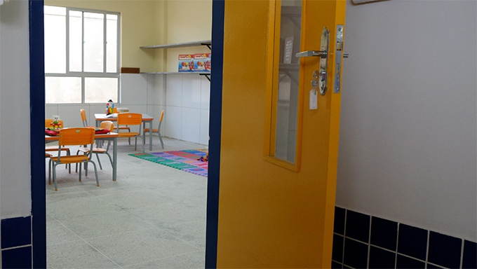   Aulas presenciais da rede municipal retornam no próximo dia 22 em 47 escolas e UEIs . Conforme acordado com o Ministério Público do Rio Grande do Norte (MPRN) e homologada pelo Poder Judiciário, 47 equipamentos da rede de ensino voltarão a receber os alunos, de forma presencial no próximo dia 22/11. São 30 escolas e 17 Unidades de Educação Infantil (UEIs), localizadas tanto na zona urbana quanto na zona rural. Nas demais escolas e UEIs da rede municipal, as aulas continuarão sendo ofertadas, remotamente, até o final do ano letivo de 2021.