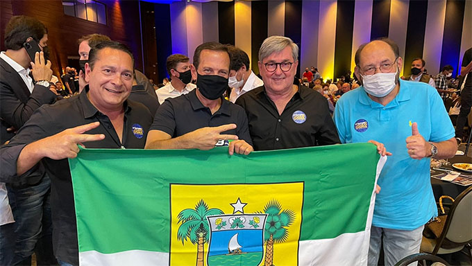   Comitiva Potiguar que foi votar presencial chama a atenção de João Doria; "A expectativa é de uma grande festa da democracia, um belo exemplo que nosso PSDB dá ao país. E nossa torcida é que, ao final do pleito, esteja consolidada a candidatura de quem tem mostrado ter capacidade para enfrentar os desafios impostos ao nosso país, que é o governador João Doria. Um nome com densidade nacional e que nesta reta final agregou apoios importantes", discursou Ezequiel no evento. 