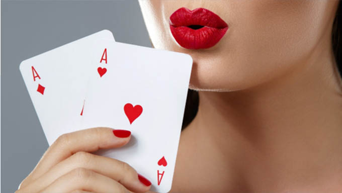   Nesse período, o jogo era proibido para homens e mulheres, a menos que acontecesse em loterias aprovadas pelo governo. No entanto, as mulheres ainda não eram bem-vindas ou permitidas a frequentar esses estabelecimentos. Isso não impediu que cinco mulheres respeitáveis - Lady Sarah Archer, Lady Buckinghamshire, a Sra. Stuart, Lady Elizabeth Luttrell e a Sra. Concannon se engajassem em seus jogos favoritos.