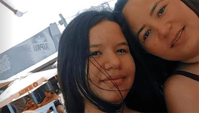Imagem 1 -  O acidente ocorreu por volta das 12h30 desta segunda-feira (6). Fernanda Taynara da Silva Rocha, de 14 anos, e a mãe Francisca Taysa da Silva Santos, de 28 anos, trafegavam em uma Traxx, por uma rua carroçável, quando colidiram com o veículo de transporte escolar. Segundo informações da PM, o veículo era conduzido pela adolescente, que teria invadido a preferencial. A adolescente morreu no local. A mãe foi socorrida com por uma ambulância do Samu, para o HRTM.