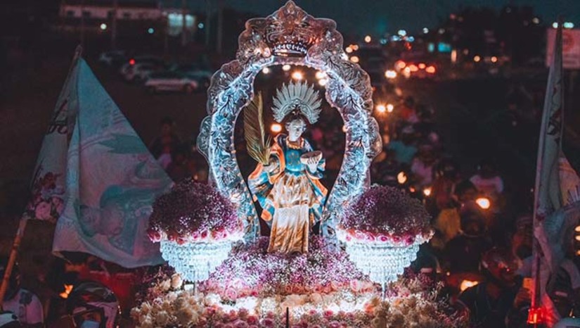 Imagem 1 - Padre Flávio Augusto recomenda que os devotos de Santa Luzia, padroeira de Mossoró, usem máscaras e levem uma garrafinha com álcool gel. A caminhada com a imagem da santa protetora dos olhos passa em frente ao IFRN e desce a Avenida Presidente Dutra, chegando na Igreja Matriz na Praça Antônio Vigário Joaquim, no Centro de Mossoró-RN. Estão sendo esperados mais de 100 mil pessoas no evento religioso Imagem 1 - Padre Flávio Augusto recomenda que os devotos de Santa Luzia, padroeira de Mossoró, usem máscaras e levem uma garrafinha com álcool gel. A caminhada com a imagem da santa protetora dos olhos passa em frente ao IFRN e desce a Avenida Presidente Dutra, chegando na Igreja Matriz na Praça Antônio Vigário Joaquim, no Centro de Mossoró-RN. Estão sendo esperados mais de 100 mil pessoas no evento religioso