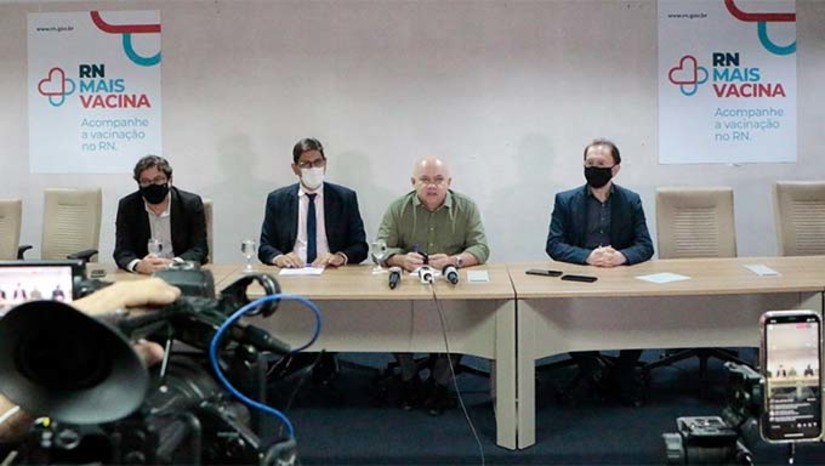 Imagem 1 - Em Nota, o procurador Pedro Lopes, que acompanhou as sessões da CPI, escreveu que a governadora Fátima Bezerra é símbolo de honestidade, decência e integridade. “Passaram nove semanas discutindo gramatura de sapatilha, discutindo peso de cotonete, porque se buscava de alguma maneira criminalizar o governo. Não encontraram nada, apenas erros formais, administrativos, altamente compreensivos durante uma pandemia sem precedentes com um grupo reduzido de servidores, atuando em mais de 600 processos. Repito: não há nada de ilegalidade e de irregularidade, de mau uso de recurso público e de desvio de dinheiro público. Nada, absolutamente nada", escreveu Pedro Lopes Imagem 1 - Em Nota, o procurador Pedro Lopes, que acompanhou as sessões da CPI, escreveu que a governadora Fátima Bezerra é símbolo de honestidade, decência e integridade. “Passaram nove semanas discutindo gramatura de sapatilha, discutindo peso de cotonete, porque se buscava de alguma maneira criminalizar o governo. Não encontraram nada, apenas erros formais, administrativos, altamente compreensivos durante uma pandemia sem precedentes com um grupo reduzido de servidores, atuando em mais de 600 processos. Repito: não há nada de ilegalidade e de irregularidade, de mau uso de recurso público e de desvio de dinheiro público. Nada, absolutamente nada", escreveu Pedro Lopes