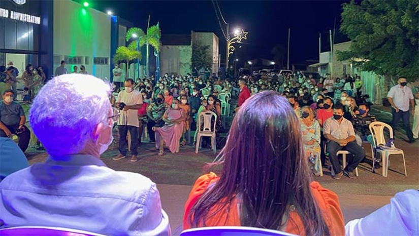 Imagem 1 - “São heróis que no momento de maior sufoco da pandemia da COVID-19 estiveram na linha de frente, como estão até hoje porque a pandemia não acabou. Em nome de todos os tibauenses quero agradecer imensamente a todos”, disee a prefeita Lidiane. Veja LISTA de homenageados Imagem 1 - “São heróis que no momento de maior sufoco da pandemia da COVID-19 estiveram na linha de frente, como estão até hoje porque a pandemia não acabou. Em nome de todos os tibauenses quero agradecer imensamente a todos”, disee a prefeita Lidiane. Veja LISTA de homenageados