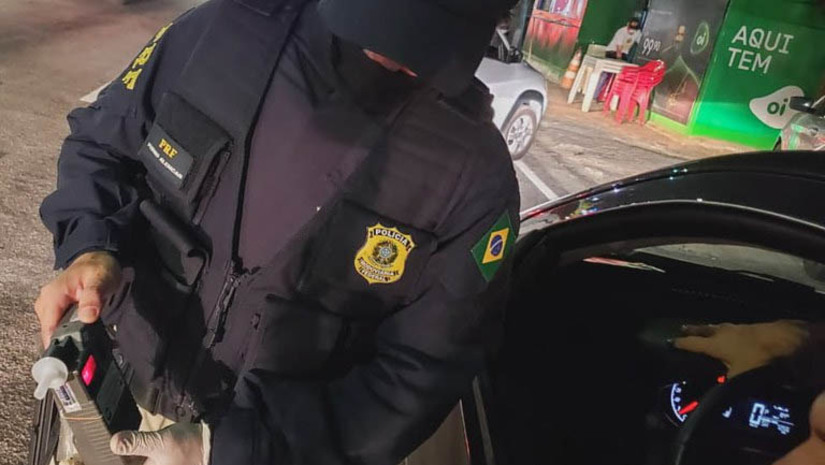 Imagem 1 -  PRF inicia Operação Rodovida; fiscalizações nas rodovias do RN serão intensificadas até o carnaval. A operação integrada conta com o apoio dos órgãos parceiros como Polícia Civil, STTU, CPRE e Detran (Lei Seca). Durante este período de grande movimentação em face das festividades e férias escolares, a PRF e as instituições parceiras irão intensificar as fiscalizações nas rodovias de todo o Estado, com o objetivo de promover a redução de acidentes graves e de mortes no trânsito.
