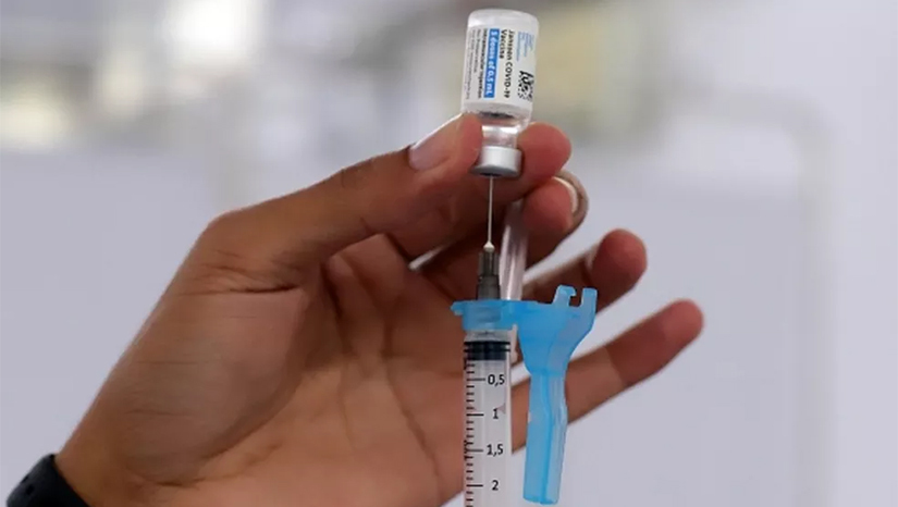 Imagem 1 - RN tem queda sustentável de casos de covid-19, aponta relatório do LAIS. A análise feita pelos pesquisadores do LAIS é confirmada por outros dados importantes. De acordo com os levantamentos, entre o período de março de 2021 a novembro de 2021, foi observada uma redução de 83,24% no número de novos casos diários. Outro aspecto relevante apresentado neste dado é a redução sustentada de novos casos diários por mais de 9 meses, algo que não havia sido registrado no estado antes do processo de imunização. Imagem 1 - RN tem queda sustentável de casos de covid-19, aponta relatório do LAIS. A análise feita pelos pesquisadores do LAIS é confirmada por outros dados importantes. De acordo com os levantamentos, entre o período de março de 2021 a novembro de 2021, foi observada uma redução de 83,24% no número de novos casos diários. Outro aspecto relevante apresentado neste dado é a redução sustentada de novos casos diários por mais de 9 meses, algo que não havia sido registrado no estado antes do processo de imunização.