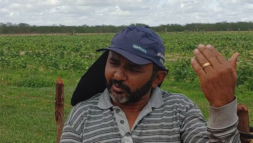 Imagem 1 - Além destes dois fatores, os pequenos agricultores também enfrentam a concorrência predatória dos grandes produtores da região. A Secretaria Municipal de Agricultura disse que realmente os pequenos produtores da região de Mossoró estão sofrendo com a conta de energia devido a questão de outorga dos poços que usam e sem esta outorga a conta de energia deles não é tarifa verde. "Já estamos resolvendo esta questão para ajudar pequenos produtores, como Alcebir Bessa, a melhorar a produção e ampliar, se for o caso, explica Raniere Barbosa, da Secretaria Municipal de Agricultura. Confira VÍDEOS. Imagem 1 - Além destes dois fatores, os pequenos agricultores também enfrentam a concorrência predatória dos grandes produtores da região. A Secretaria Municipal de Agricultura disse que realmente os pequenos produtores da região de Mossoró estão sofrendo com a conta de energia devido a questão de outorga dos poços que usam e sem esta outorga a conta de energia deles não é tarifa verde. "Já estamos resolvendo esta questão para ajudar pequenos produtores, como Alcebir Bessa, a melhorar a produção e ampliar, se for o caso, explica Raniere Barbosa, da Secretaria Municipal de Agricultura. Confira VÍDEOS.