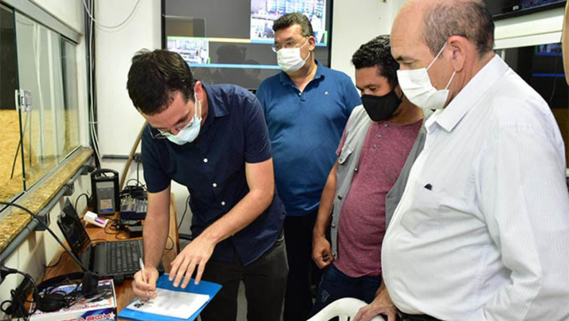 Imagem 1 - Glaucio Pinheiro realizou vistoria técnica na TV Câmara. Trata-se dos preparativos finais para operação da emissora em sinal aberto no canal 20, como retransmissora da TV Brasil. “A compra dos equipamentos está bem adiantada”, informa.Glaucio Pinheiro realizou vistoria técnica na TV Câmara. Trata-se dos preparativos finais para operação da emissora em sinal aberto no canal 20, como retransmissora da TV Brasil. “A compra dos equipamentos está bem adiantada”, informa. Imagem 1 - Glaucio Pinheiro realizou vistoria técnica na TV Câmara. Trata-se dos preparativos finais para operação da emissora em sinal aberto no canal 20, como retransmissora da TV Brasil. “A compra dos equipamentos está bem adiantada”, informa.Glaucio Pinheiro realizou vistoria técnica na TV Câmara. Trata-se dos preparativos finais para operação da emissora em sinal aberto no canal 20, como retransmissora da TV Brasil. “A compra dos equipamentos está bem adiantada”, informa.