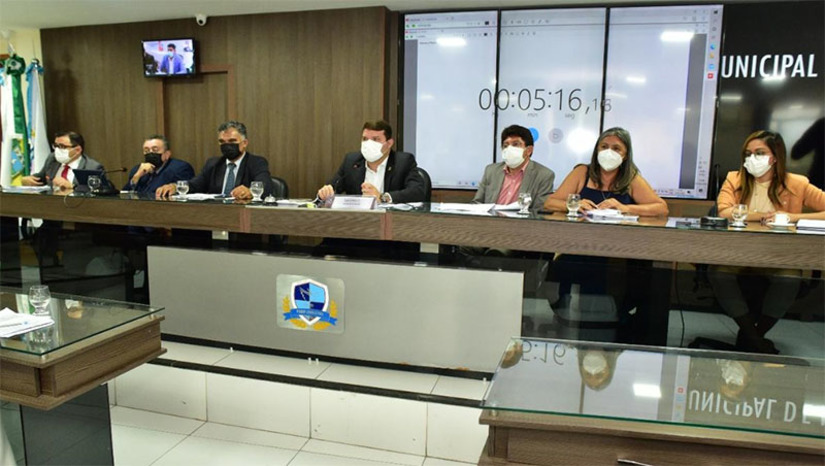 Imagem 1 - Vereadores debatem PL da Lei Orgânica que prevê mudanças na Previdência Social do Município. A audiência pública para debater o Projeto de autoria do Poder Executivo, aconteceu nesta segunda (7). Proponente da reunião, o vereador Professor Francisco Carlos (PP) defende que a Reforma da Previdência da Prefeitura seja conduzida de forma transparente, com diálogo e sem pressa. “Impactará vidas de servidores no presente e no futuro, inclusive de seus descendentes”, justifica. Imagem 1 - Vereadores debatem PL da Lei Orgânica que prevê mudanças na Previdência Social do Município. A audiência pública para debater o Projeto de autoria do Poder Executivo, aconteceu nesta segunda (7). Proponente da reunião, o vereador Professor Francisco Carlos (PP) defende que a Reforma da Previdência da Prefeitura seja conduzida de forma transparente, com diálogo e sem pressa. “Impactará vidas de servidores no presente e no futuro, inclusive de seus descendentes”, justifica.