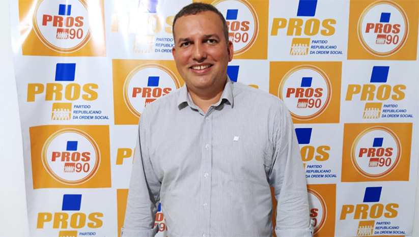 Imagem 1 -  [COLUNA ESPLANADA] Disputa política: dois grupos se digladiam pelo controle do PROS. A briga do PTB é matinê perto da disputa pelo controle do Partido Republicano da Ordem Social (PROS). Num script de acusações mútuas, dois grupos se digladiam pelo controle da legenda dominada por Eurípedes Junior, com bunker em Goiânia. Além das notórias gastanças com dinheiro de fundo partidário – como compra de helicóptero –, Eurípedes vê contra si denúncias de lavagem de dinheiro e ocultação de bens desfilarem no TJDFT. Sua defesa argumenta que são requentadas, e que o MPF mandou arquivar anteriores.