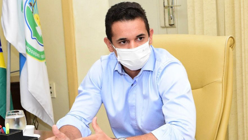 Imagem 1 - Prefeito aposta na capacitação de mão de obra para gerar mais empregos. O “Mossoró Capacita” será um programa voltado a qualificação profissional, os cursos serão ofertados pela prefeitura em parceria com empresas e equipe técnica do município. O objetivo é capacitar pessoas que desejam iniciar carreiras nas áreas que o mercado mais precisa ou atualizar os conhecimentos daqueles que já trabalham nas mais diversas áreas além de encaminhar para o mercado de trabalho. “Mossoró será a cidade de maior inovação tecnológica do nosso estado, é importante dizer que a partir da conversa que nós tivemos com o Sebrae, Mossoró tem a condição de trazer empresas do pais inteiro do ramo da tecnologia e nós vamos atuar nisso”, frisou. Imagem 1 - Prefeito aposta na capacitação de mão de obra para gerar mais empregos. O “Mossoró Capacita” será um programa voltado a qualificação profissional, os cursos serão ofertados pela prefeitura em parceria com empresas e equipe técnica do município. O objetivo é capacitar pessoas que desejam iniciar carreiras nas áreas que o mercado mais precisa ou atualizar os conhecimentos daqueles que já trabalham nas mais diversas áreas além de encaminhar para o mercado de trabalho. “Mossoró será a cidade de maior inovação tecnológica do nosso estado, é importante dizer que a partir da conversa que nós tivemos com o Sebrae, Mossoró tem a condição de trazer empresas do pais inteiro do ramo da tecnologia e nós vamos atuar nisso”, frisou.