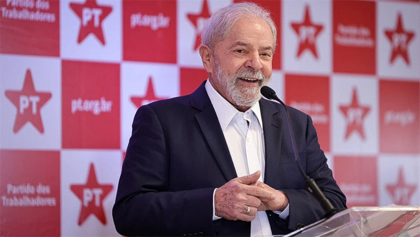 Imagem 1 - Lewandowski suspende último processo contra Lula decorrente da Lava Jato . O processo trata de um suposto tráfico de influência na compra de caças Gripen, fabricados na Suécia, destinados à Aeronáutica brasileira. O pedido de suspensão foi realizado pela defesa do ex-presidente, que criticou a conduta da Lava Jato contra ele e alegou que havia um plano de utilizar o direito para atacar tanto Lula quanto sua defesa. A ação é a quarta contra o ex-presidente pela Lava Jato. As outras são os casos do tríplex do Guarujá, que foi arquivado; o sítio de Atibaia, que foi anulado; e o Instituto Lula, que também sofreu suspensão. Imagem 1 - Lewandowski suspende último processo contra Lula decorrente da Lava Jato . O processo trata de um suposto tráfico de influência na compra de caças Gripen, fabricados na Suécia, destinados à Aeronáutica brasileira. O pedido de suspensão foi realizado pela defesa do ex-presidente, que criticou a conduta da Lava Jato contra ele e alegou que havia um plano de utilizar o direito para atacar tanto Lula quanto sua defesa. A ação é a quarta contra o ex-presidente pela Lava Jato. As outras são os casos do tríplex do Guarujá, que foi arquivado; o sítio de Atibaia, que foi anulado; e o Instituto Lula, que também sofreu suspensão.
