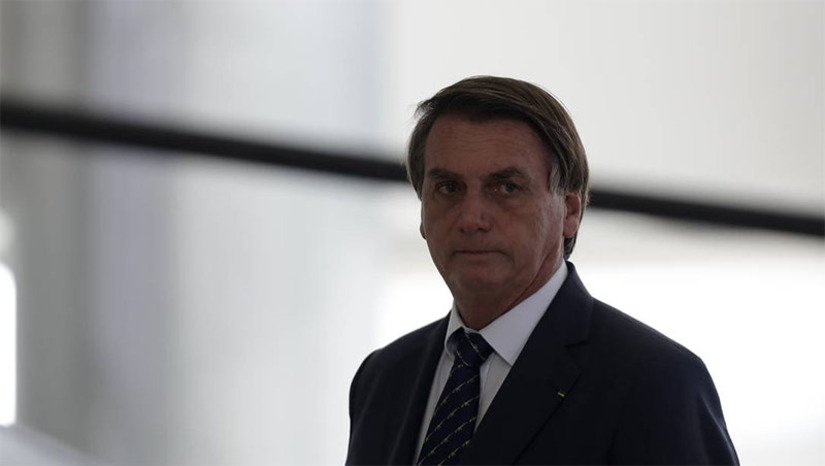 Imagem 1 -  Bolsonaro será investigado por associar vacina contra a Covid-19 à Aids. Um inquérito foi aberto pela Polícia Federal para apurar se Bolsonaro cometeu crime de pandemia, infração de medida sanitária preventiva e incitação à prática de crime. A associação foi feita durante uma live, realizada pelo presidente em 21 de outubro do ano passado. A confirmação da abertura do inquérito policial consta em documentos enviados pela PF ao STF na noite de quarta-feira (2).