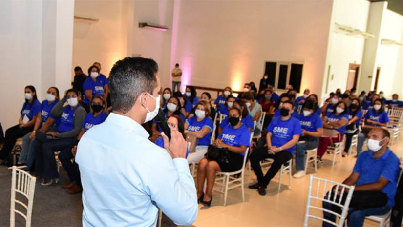 Imagem 1 - Em outras oito unidades, a Secretaria Hubeônia Alencar disse que precisou contratar obras e ainda não foram entregues pelas empresas. Numa escola, as aulas presenciais não vão iniciar devido ao fato de ter sido roubada durante o carnaval. Levaram até parte da rede elétrica. São mais de 20 mil alunos matriculados em 95 escolas do município Imagem 1 - Em outras oito unidades, a Secretaria Hubeônia Alencar disse que precisou contratar obras e ainda não foram entregues pelas empresas. Numa escola, as aulas presenciais não vão iniciar devido ao fato de ter sido roubada durante o carnaval. Levaram até parte da rede elétrica. São mais de 20 mil alunos matriculados em 95 escolas do município