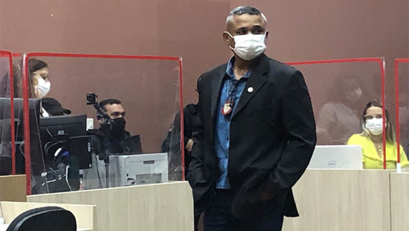 Imagem 1 - Assista os vídeos do delegado Sandro Régis narrando como o médico Wilson Jales e três comparsas mataram de forma brutal Dona Chica e tentaram contra a vida de Seu Raimundo Nonato, em janeiro de 2019 perto da cidade de Patu. O médico está sendo julgado nesta terça-feira, 8, pela sociedade mossoroense. Imagem 1 - Assista os vídeos do delegado Sandro Régis narrando como o médico Wilson Jales e três comparsas mataram de forma brutal Dona Chica e tentaram contra a vida de Seu Raimundo Nonato, em janeiro de 2019 perto da cidade de Patu. O médico está sendo julgado nesta terça-feira, 8, pela sociedade mossoroense.