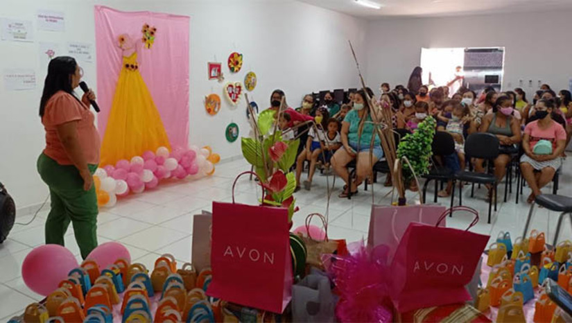 Imagem 1 -  Segundo a secretária da Assistência Social, Lívia Azevedo, o evento teve como natureza relatar os mais diversos casos recentes de violência contra a mulher que vem ocorrendo no país e no estado, e o caminho adequado para o tratamento da questão, a fim de garantir a segurança da mulher.