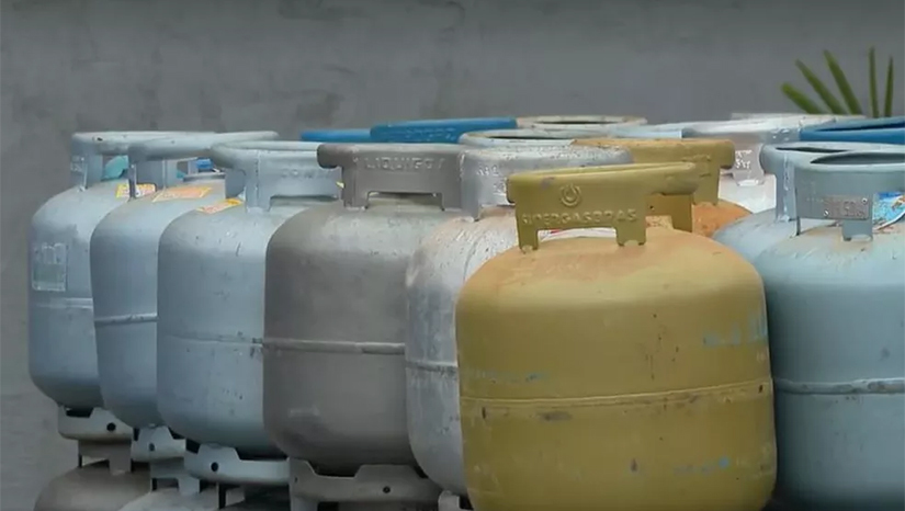 Imagem 1 - O aumento ocorreu após o reajuste de 16,1% no preço médio de venda para as distribuidoras, passando de R$ 3,86 para R$ 4,48 por kg, equivalente a R$ 58,21 por 13kg, refletindo reajuste médio de R$ 0,62 por kg. O preço não era reajustado há 152 dias. Em Mossoró, de acordo com a pesquisa realizada pela reportagem do Portal Mossoró Hoje com distribuidores da cidade, o preço do botijão está entre R$ 110,00 a R$ 125,00. Imagem 1 - O aumento ocorreu após o reajuste de 16,1% no preço médio de venda para as distribuidoras, passando de R$ 3,86 para R$ 4,48 por kg, equivalente a R$ 58,21 por 13kg, refletindo reajuste médio de R$ 0,62 por kg. O preço não era reajustado há 152 dias. Em Mossoró, de acordo com a pesquisa realizada pela reportagem do Portal Mossoró Hoje com distribuidores da cidade, o preço do botijão está entre R$ 110,00 a R$ 125,00.