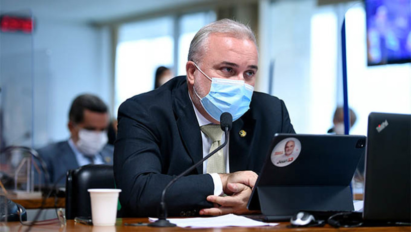 Imagem 1 -  Requerimento no CAE foi apresentado pelo senador Potiguar Jean Paul Prates, observando que a norma da companhia é distribuir no máximo 25% dos lucros e o restante investir na estrutura da empresa. O senador também quer explicações sobre a nomeação do presidente do Flamengo para presidir o Conselho Administrativo da Petrobras e bonus milionários que estão sendo pagos aos diretores da companhia por eles mesmo