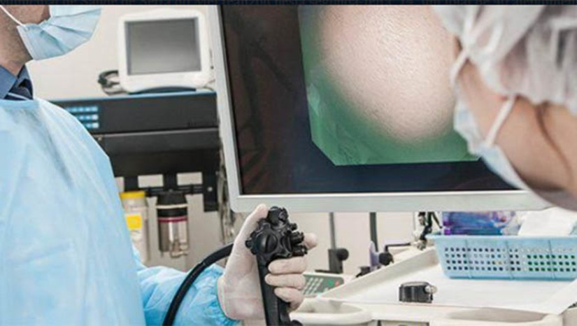 Imagem 1 - Conforme ressalta a secretária municipal de saúde, Anacelia Freitas, a demanda para a endoscopia tem sido elevada. “Temos um cronograma, e na medida do possível, todos vão ser atendidos”, disse a secretária. As endoscopias são realizadas pela doutora Bárbara Amorim e os atendimentos avaliativos pré-cirúrgicos pelo médico Bernardo Amorim. Imagem 1 - Conforme ressalta a secretária municipal de saúde, Anacelia Freitas, a demanda para a endoscopia tem sido elevada. “Temos um cronograma, e na medida do possível, todos vão ser atendidos”, disse a secretária. As endoscopias são realizadas pela doutora Bárbara Amorim e os atendimentos avaliativos pré-cirúrgicos pelo médico Bernardo Amorim.
