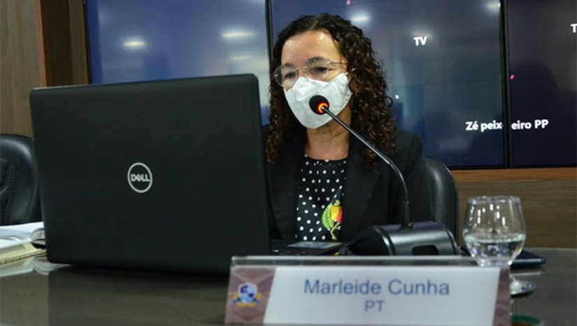 Imagem 1 -  Segundo a vereadora Marleide Cunha, que presidia o Sindserpum em 2017 e 2018, quando as sentenças da Justiça do Trabalho transitaram em julgado, as decisões que valem são em outro processo, que ela mostrou decisões dos anos de 2015 e 2016. A briga entre os três sindicatos começou em 2012 