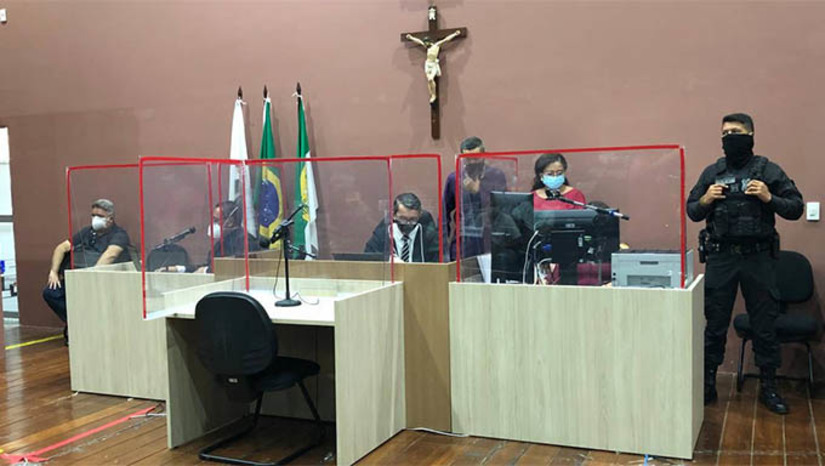 Imagem 1 - Razão do ataque de fúria do réu Teté, segundo consta na denúncia do Ministério Público Estadual, teria sido a disputa pela custódia das filhas; Teté não aceitava a ideia das filhas morando na casa de outro homem e ele sendo impedido pela ex mulher de vê-las Imagem 1 - Razão do ataque de fúria do réu Teté, segundo consta na denúncia do Ministério Público Estadual, teria sido a disputa pela custódia das filhas; Teté não aceitava a ideia das filhas morando na casa de outro homem e ele sendo impedido pela ex mulher de vê-las