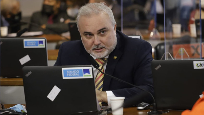 Imagem 1 - Jean diz que Milton Ribeiro está “rasgando o artigo 37 da Constituição Federal”.O senador pelo PT-RN apresentou um requerimento para que o ministro da educação seja convocado a prestar esclarecimento sobre suas falas em áudios divulgados pela imprensa, onde afirma priorizar, a pedido do Presidente da República, a destinação de recursos do FNDE a municípios administrados por prefeitos vinculados aos pastores Gilmar Santos e Arilton Moura. Imagem 1 - Jean diz que Milton Ribeiro está “rasgando o artigo 37 da Constituição Federal”.O senador pelo PT-RN apresentou um requerimento para que o ministro da educação seja convocado a prestar esclarecimento sobre suas falas em áudios divulgados pela imprensa, onde afirma priorizar, a pedido do Presidente da República, a destinação de recursos do FNDE a municípios administrados por prefeitos vinculados aos pastores Gilmar Santos e Arilton Moura.