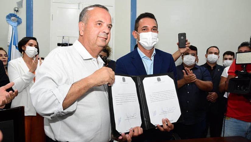 Imagem 1 - Com os recursos, será feita a rodovia interligando a BR 110 (saída para Areia Branca) com a BR 304 (saída para Fortaleza), além de comprar máquinas pesadas para apoiar o pequeno produtor rural, com estradas, corte de terra e etc; Sobre a rodovia, o prefeito Allyson Bezerra disse que era uma obra esperada há mais de 40 anos Imagem 1 - Com os recursos, será feita a rodovia interligando a BR 110 (saída para Areia Branca) com a BR 304 (saída para Fortaleza), além de comprar máquinas pesadas para apoiar o pequeno produtor rural, com estradas, corte de terra e etc; Sobre a rodovia, o prefeito Allyson Bezerra disse que era uma obra esperada há mais de 40 anos
