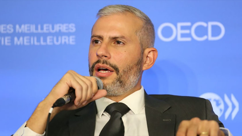 Imagem 1 - Victor Godoy Veiga assume o Ministério da Educação de forma interina. A nomeação foi publicada no Diário Oficial da União (DOU) desta quarta-feira (30), assinada pelo presidente Jair Bolsonaro (PL). Victor Godoy era o secretário-executivo da pasta e assume o cargo após a saída de Milton Ribeiro, ocorrida na segunda-feira (28). Ele será o quinto nome a ocupar o cargo no governo de Bolsonaro. Imagem 1 - Victor Godoy Veiga assume o Ministério da Educação de forma interina. A nomeação foi publicada no Diário Oficial da União (DOU) desta quarta-feira (30), assinada pelo presidente Jair Bolsonaro (PL). Victor Godoy era o secretário-executivo da pasta e assume o cargo após a saída de Milton Ribeiro, ocorrida na segunda-feira (28). Ele será o quinto nome a ocupar o cargo no governo de Bolsonaro.