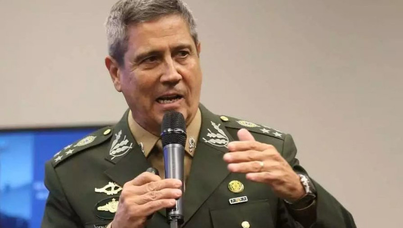 Imagem 1 -  [COLUNA ESPLANADA] A possibilidade de mudanças na Lei do Impeachment reforça a decisão do presidente Jair Bolsonaro (PL) de marchar na disputa à reeleição com um militar de vice. O general Braga Netto deixou o comando da Defesa ontem e está a postos para a missão. Presidida pelo ministro Ricardo Lewandowski, do Supremo Tribunal Federal (STF), a comissão de juristas – instalada recentemente no Senado para modernizar Lei – tende a propor a alteração do trecho que concentra no presidente da Câmara a decisão de abrir ou não processos contra o presidente da República.