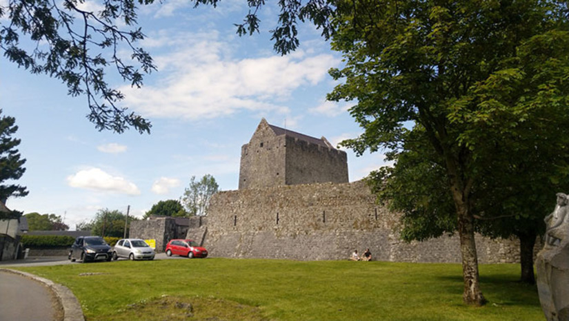   É o destaque desta semana da Coluna Chá com Leite, assinada por Cleusirene Alves. O Athenry é um castelo erguido no período de 1.237 a 1.240 por Meiler de Bermingham, no território do município que hoje se chama Athenry, no Condado de Galway, na região Norte da Irlanda; é local agradável para visitação