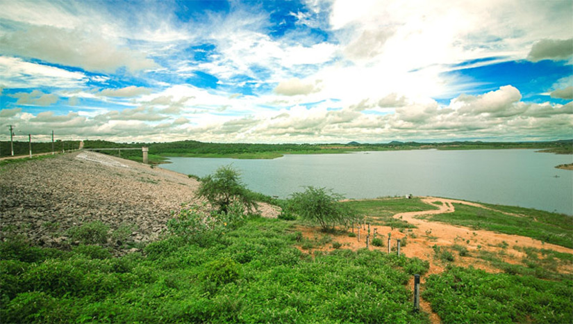 Imagem 1 -  O Relatório do Volume dos Principais Reservatórios Estaduais, divulgado nesta segunda-feira (04), indica que a barragem Armando Ribeiro Gonçalves acumula 1.193.807.767 m³, percentualmente, 50,31% da sua capacidade total, que é de 2.373.066.510 m³. Na quarta-feira (30), data do último relatório divulgado, o manancial estava com 1.178.007.722 m³, equivalentes a 49,64% do seu volume total. 