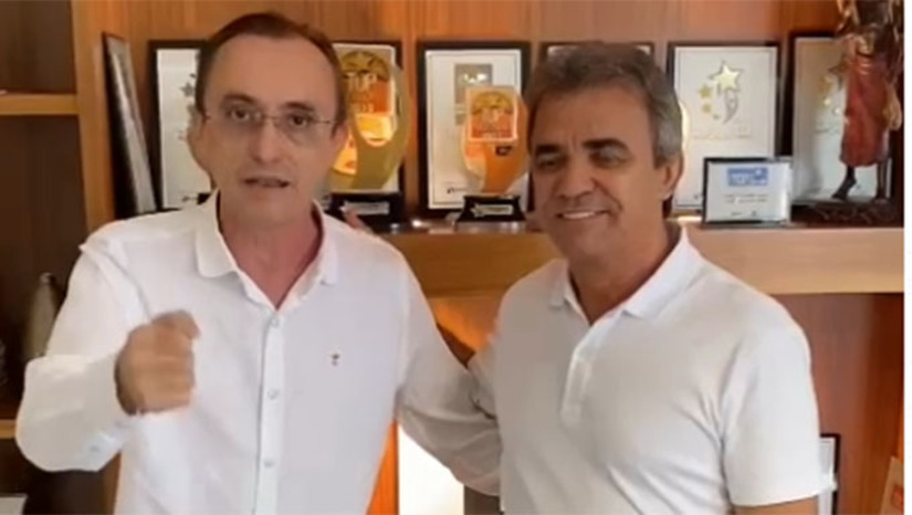 Imagem 1 - Sousa já foi prefeito de Areia Branca por dois mandatos e está em seu segundo mandato de deputado estadual. Há poucos dias, decidiu não concorrer a reeleição, apesar de aparecer bem nas pesquisas. Ele disse que decidiu apoiar o nome de Jorge do Rosário, por vê em suas propostas o trabalho que já realizava pelo desenvolvimento através da geração de empregos no Estado. Imagem 1 - Sousa já foi prefeito de Areia Branca por dois mandatos e está em seu segundo mandato de deputado estadual. Há poucos dias, decidiu não concorrer a reeleição, apesar de aparecer bem nas pesquisas. Ele disse que decidiu apoiar o nome de Jorge do Rosário, por vê em suas propostas o trabalho que já realizava pelo desenvolvimento através da geração de empregos no Estado.