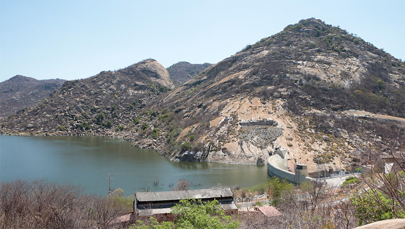 Imagem 1 -  Geoparque Seridó passa a integrar lista de parques reconhecidos pela Unesco. A Organização das Nações Unidas para a Educação, a Ciência e a Cultura – Unesco reconheceu, o Geoparque Seridó como um território de relevância geológica internacional.  A partir desta quarta-feira (13), esse território rico nos aspectos geológicos, biológicos, culturais e históricos do povo seridoense passa a fazer parte oficialmente do Programa Internacional de Geociências e Geoparques da UNESCO.  A área do geoparque Seridó abrange área de 2.800 quilômetros quadrados e seis municípios com recursos naturais e construções humanas importantes como Acari e Parelhas com os açudes Gargalheiras e Boqueirão respectivamente. 