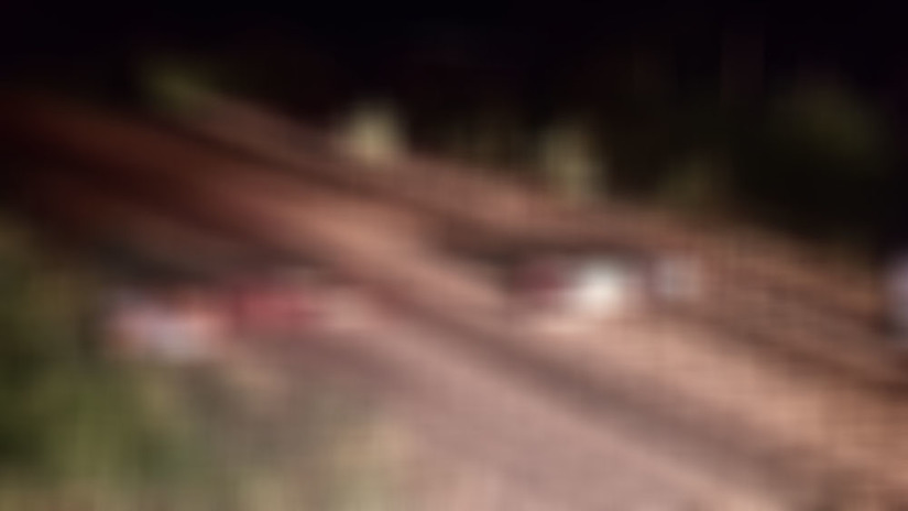 Imagem 1 -  Corpos das vítimas foram removidos para exames e identificação oficial no ITEP. No local, as autoridades policiais disseram que os dois foram levados para o local, que é uma estrada de barro, sem iluminação, e executados a tiros. O caso deve ser investigado pela Divisão de Homicídios de Mossoró
