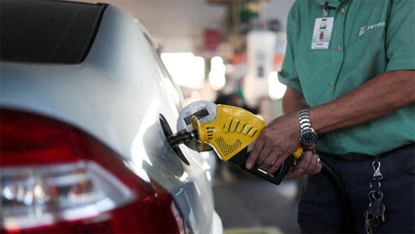 Imagem 1 -  Preço da gasolina atinge novo recorde nos postos de combustíveis, aponta ANP. O preço médio do litro da gasolina no país ficou em R$ 7,270 na semana entre os dias 17 e 23 de abril, o que representa uma alta de 0,70% em relação à semana anterior. Trata-se do maior valor nominal pago pelos consumidores desde que a ANP passou a fazer levantamento semanal de preços, em 2004.