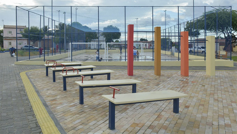 Imagem 1 - "Achei muito bonito, ficou muito legal. Tá muito organizado, é uma diversão a mais pra gente", diz Artesã Andreia Bernardo. O prefeito Allyson Bezerra disse que espera entregar as praças do Abolição III e do Abolição IV nos próximos dias, assim como autorizar vários outros grandes investimentos, como o início da reforma e ampliação da Cobal Imagem 1 - "Achei muito bonito, ficou muito legal. Tá muito organizado, é uma diversão a mais pra gente", diz Artesã Andreia Bernardo. O prefeito Allyson Bezerra disse que espera entregar as praças do Abolição III e do Abolição IV nos próximos dias, assim como autorizar vários outros grandes investimentos, como o início da reforma e ampliação da Cobal