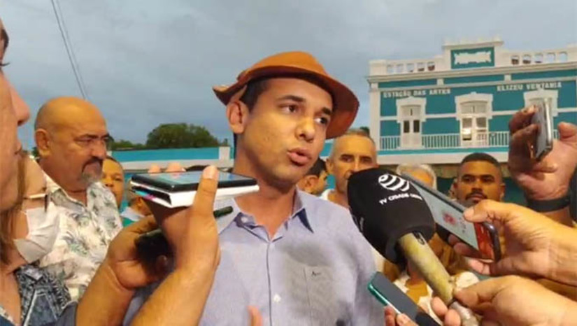 Imagem 1 - Durante a entrega do investimento de 3,1 milhões na revitalização da Estação das Ares, da Mureta de Proteção, acessos e o piso intertravado num área de eventos de 10 mil metros quadrados, o prefeito Allyson Bezerra já anunciou que neste sábado, dia 28, vai inaugurar a Praça do Abolição IV e na próxima segunda já quer entregar também o Memorial da Resistência, a Praça de Convivência e a parte externa do Teatro Dix Huit Rosado, garantindo assim o corredor cultural para o Pinto da Mei Dia, no dia 4 de junho de 2022 Imagem 1 - Durante a entrega do investimento de 3,1 milhões na revitalização da Estação das Ares, da Mureta de Proteção, acessos e o piso intertravado num área de eventos de 10 mil metros quadrados, o prefeito Allyson Bezerra já anunciou que neste sábado, dia 28, vai inaugurar a Praça do Abolição IV e na próxima segunda já quer entregar também o Memorial da Resistência, a Praça de Convivência e a parte externa do Teatro Dix Huit Rosado, garantindo assim o corredor cultural para o Pinto da Mei Dia, no dia 4 de junho de 2022