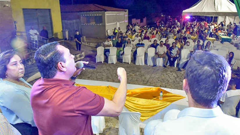 Imagem 1 - O deputado Ezequiel Ferreira de Sousa esteve nesta sexta-feira, 27, no município de Carnaubais, acompanhando os investimentos no Hospital Santa Luzia, assim como dialogando sobre outros investimentos conquistados para o município em especial em apoio ao homem do campo. A comitiva do presidente da Assembleia do RN foi recebida pela prefeita Marineide Diniz, o vice-prefeito Gleidson Benevides, secretários e vereadores Imagem 1 - O deputado Ezequiel Ferreira de Sousa esteve nesta sexta-feira, 27, no município de Carnaubais, acompanhando os investimentos no Hospital Santa Luzia, assim como dialogando sobre outros investimentos conquistados para o município em especial em apoio ao homem do campo. A comitiva do presidente da Assembleia do RN foi recebida pela prefeita Marineide Diniz, o vice-prefeito Gleidson Benevides, secretários e vereadores