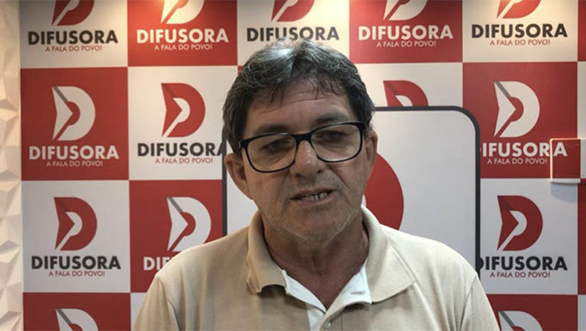 Imagem 1 - Sandro Elias esteve na manhã desta quinta-feira, 2, no Programa Cidade em Debate, da Rádio Difusora de Mossoró, apresentada por Carlos Cavalcante. Após o programa, o MH conversou rapidamente com o agente de endemias, buscando dicas de como o cidadão pode e deve contribuir com o combate ao mosquito da dengue. Imagem 1 - Sandro Elias esteve na manhã desta quinta-feira, 2, no Programa Cidade em Debate, da Rádio Difusora de Mossoró, apresentada por Carlos Cavalcante. Após o programa, o MH conversou rapidamente com o agente de endemias, buscando dicas de como o cidadão pode e deve contribuir com o combate ao mosquito da dengue.