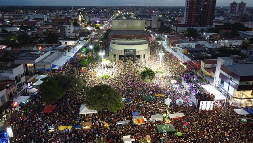 Imagem 1 - O prefeito estava fazendo referência a todo o esforço para garantir segurança e estrutura para a realização do Pingo da Mei Dia, que abre o MCJ 2022, com shows de cantores da terra, regional e do cantor Bell Marques, que disse que o evento, diante de sua grandiosidade, vai ficar na história de Mossoró. Imagem 1 - O prefeito estava fazendo referência a todo o esforço para garantir segurança e estrutura para a realização do Pingo da Mei Dia, que abre o MCJ 2022, com shows de cantores da terra, regional e do cantor Bell Marques, que disse que o evento, diante de sua grandiosidade, vai ficar na história de Mossoró.