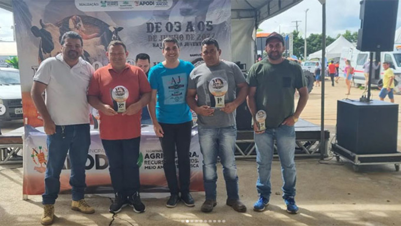 Imagem 1 -  Evento começou na sexta-feira, 3, com a presença da governadora Fátima Bezerra, tendo reunido criadores de vários municípios do Oeste e também dos estados do Ceará e da Paraíba, numa troca de experiência, abertura de negócios, cursos, treinamentos e concursos que resultaram numa distribuição de R$ 50 mil em prêmios aos criadores na solenidade de encerramento do evento neste domingo, dia 5
