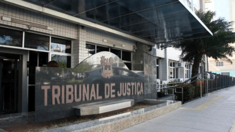 Imagem 1 -  TJRN determina uso de máscara nos prédios do Judiciário a partir desta quinta, 9. A decisão consta na Portaria Conjunta 38/2022, assinada pelo presidente do Tribunal, desembargador Vivaldo Pinheiro, e pelo corregedor geral, desembargador Dilermando Mota, publicada na edição do Diário da Justiça Eletrônico (DJe), desta quarta-feira (8). A medida leva em consideração o aumento dos casos de Covid-19 no Estado.