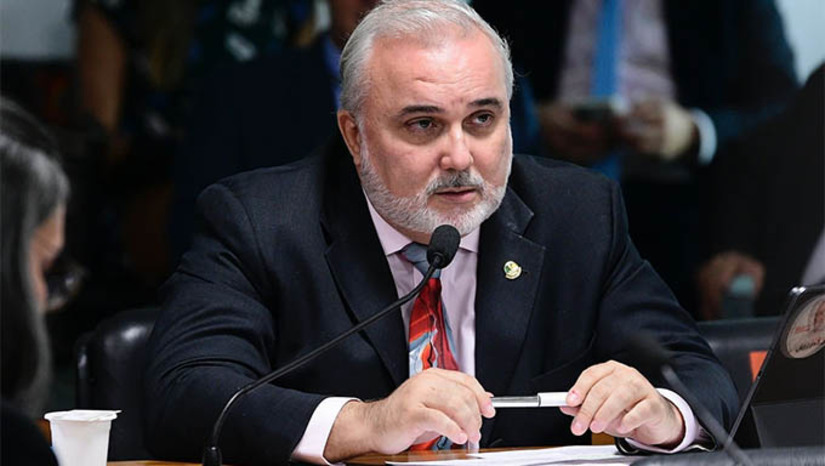 Imagem 1 -  Senador Jean Paul Prates apresentou emenda para garantir reposição de perdas no Fundeb diante da redução no imposto proposta pelo governo. A emenda determina que a União apure as perdas bimestralmente e compense estados e municípios. “De todo modo, considero que o Projeto de Lei Complementar 18 de 2022 não está maduro, e se espera do Senado Federal que empenhe esforços para melhor discussão sobre seus impactos”, complementou. Ao todo, Jean apresentou seis emendas ao projeto.