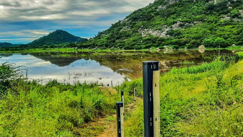 Imagem 1 -  Chuvas continuam levando recarga aos reservatórios do RN; volume total já ultrapassa os 54%. O Relatório do Volume dos Principais Reservatórios Estaduais, divulgado nesta segunda-feira (13), pelo Igarn, indica que as reservas hídricas superficiais totais do RN somam 2.371.500.850 m³, correspondentes a 54,18% da sua capacidade total, que é de 4.376.444.842 m³. No mesmo período do ano passado as reservas hídricas do RN eram de 2.202.971.185 m³, equivalentes a 50,33% da sua capacidade total. 