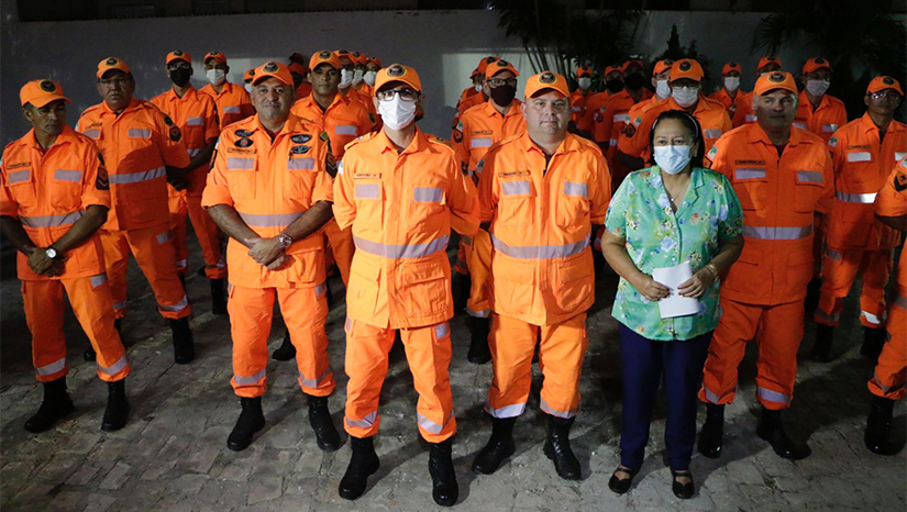 Imagem 1 - Em Assú, governadora inaugura CBM, recupera 016 e assina ordem de serviço da 2 etapa do Baixo Açu. Com um investimento de R$ 1.340.216,00, por parte do Governo do RN, através do Fundo de Reaparelhamento do Corpo de Bombeiros, Assú ganhou oficialmente com uma fração do Corpo de Bombeiros Militar do RN (CBMRN). A governadora ainda visitou o recapeamento asfáltico do trecho urbano da RN-016 possui extensão de 3,3 km, executado pela Secretaria da Infraestrutura e pelo DER e o maior perímetro irrigado do Estado, o Distrito de Irrigação do Baixo Açu – DIBA, localizado entre os municípios de Afonso Bezerra e Alto do Rodrigues, teve a sua ordem de serviço assinada para início da segunda etapa de obra. Imagem 1 - Em Assú, governadora inaugura CBM, recupera 016 e assina ordem de serviço da 2 etapa do Baixo Açu. Com um investimento de R$ 1.340.216,00, por parte do Governo do RN, através do Fundo de Reaparelhamento do Corpo de Bombeiros, Assú ganhou oficialmente com uma fração do Corpo de Bombeiros Militar do RN (CBMRN). A governadora ainda visitou o recapeamento asfáltico do trecho urbano da RN-016 possui extensão de 3,3 km, executado pela Secretaria da Infraestrutura e pelo DER e o maior perímetro irrigado do Estado, o Distrito de Irrigação do Baixo Açu – DIBA, localizado entre os municípios de Afonso Bezerra e Alto do Rodrigues, teve a sua ordem de serviço assinada para início da segunda etapa de obra.