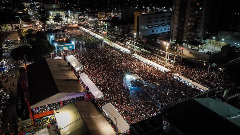 Imagem 1 - Noite de São João terá Alceu Valença, Zé Lima, Thyalis Martins e Carol Melo na Estação das Artes. A expectativa é que uma multidão se concentre na antiga estação ferroviária do município de Mossoró para prestigiar a última semana do “Mossoró Cidade Junina” 2022. A programação da noite será aberta pelo mossoroense Zé Lima, às 20h. Em seguida, Carol Melo canta e encanta o público presente à Estação. O cantor, compositor e instrumentista Alceu Valença promete fazer a festa com os sucessos da música nordestina. A noite de shows será finalizada com Thyalis Martins. Imagem 1 - Noite de São João terá Alceu Valença, Zé Lima, Thyalis Martins e Carol Melo na Estação das Artes. A expectativa é que uma multidão se concentre na antiga estação ferroviária do município de Mossoró para prestigiar a última semana do “Mossoró Cidade Junina” 2022. A programação da noite será aberta pelo mossoroense Zé Lima, às 20h. Em seguida, Carol Melo canta e encanta o público presente à Estação. O cantor, compositor e instrumentista Alceu Valença promete fazer a festa com os sucessos da música nordestina. A noite de shows será finalizada com Thyalis Martins.
